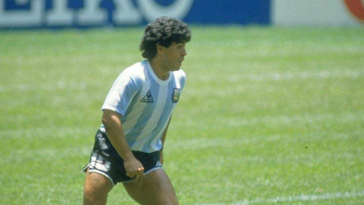As Copas em 5 de junho: Maradona faz o primeiro gol da campanha que o tornaria imortal
