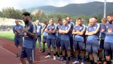 Seleção sueca reúne-se para apoiar Durmaz e enviar uma forte mensagem: “Vai se foder racismo”
