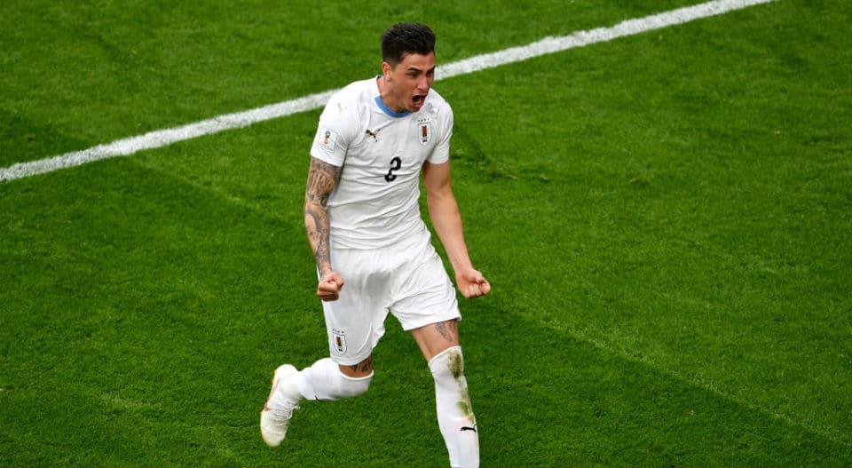 De prod&iacute;gio em 2014, Gim&eacute;nez vira certeza e salvador do Uruguai na estreia em 2018