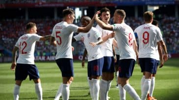 A Inglaterra nem se esforçou para golear, em 6 a 1 que promete decisão contra a Bélgica