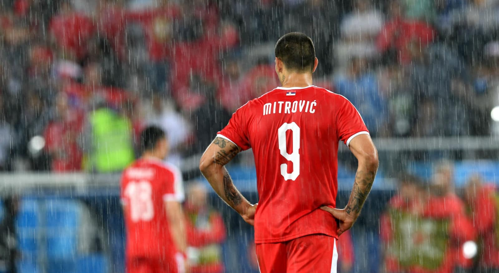 Contra a Su&iacute;&ccedil;a, Mitrovic mostrou que &eacute; uma amea&ccedil;a para o Brasil prestar aten&ccedil;&atilde;o