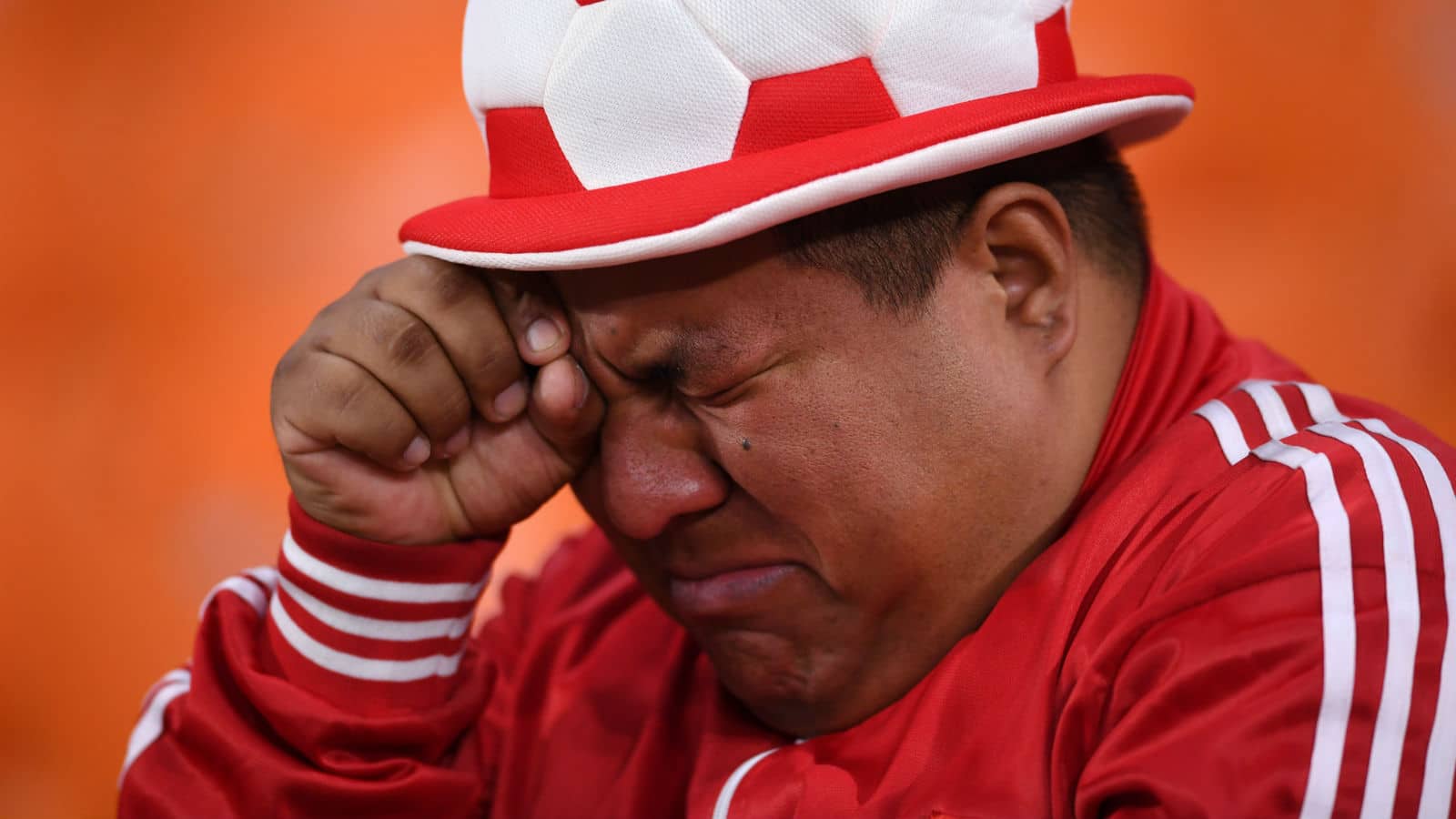 A elimina&ccedil;&atilde;o do Peru deixou uma por&ccedil;&atilde;o de imagens comoventes da torcida em Ecaterimburgo