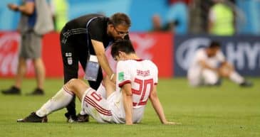 Alvo de insultos que afetaram a saúde de sua mãe, Azmoun se aposenta do Irã aos 23 anos