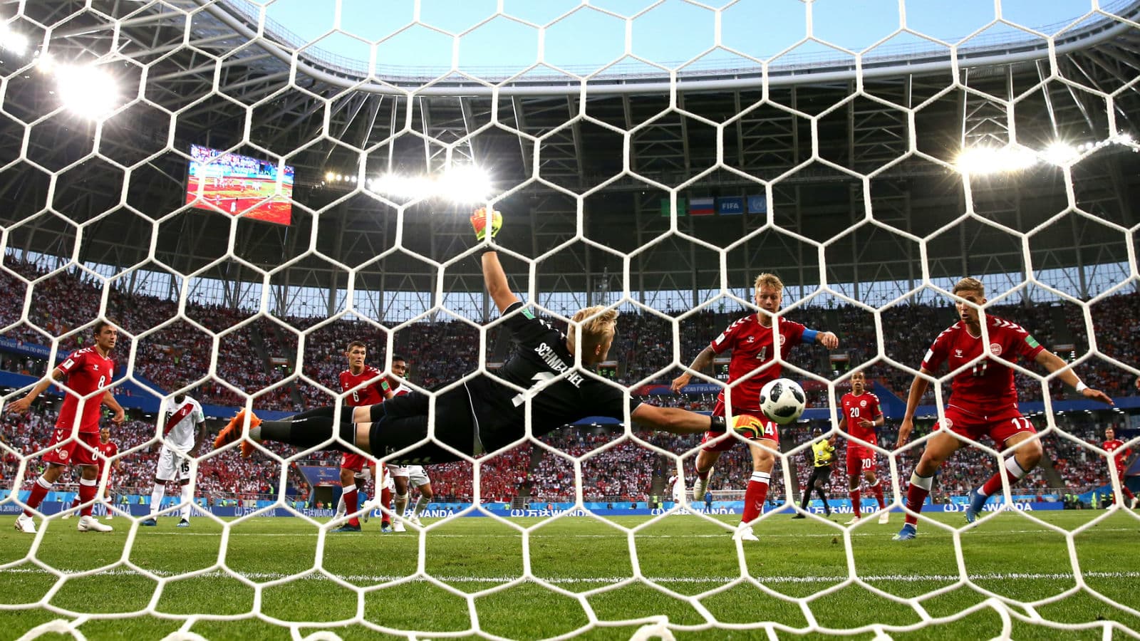 Cinco Copas depois, os dinamarqueses encheram o peito para gritar &ldquo;Schmeichel&rdquo; com orgulho