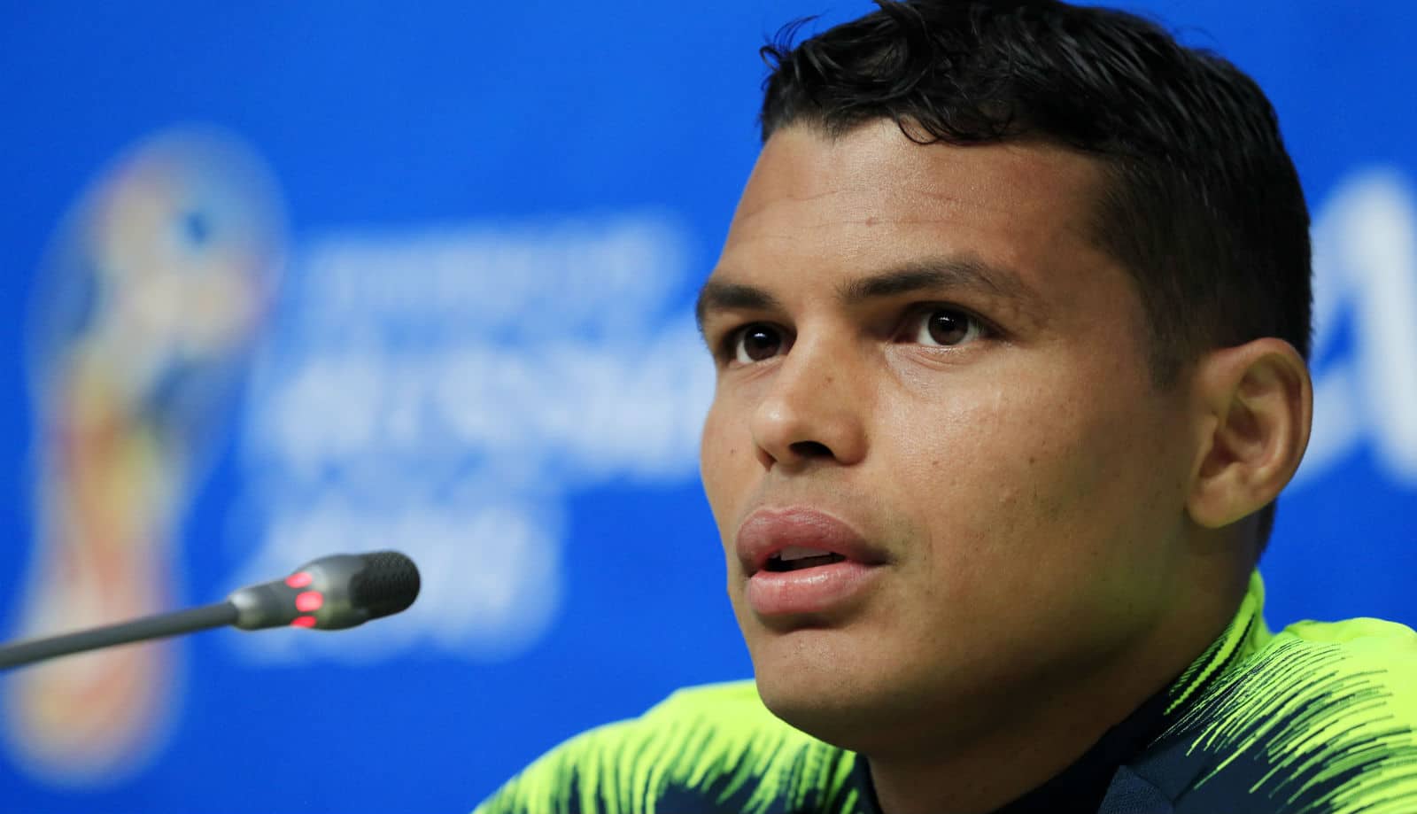 Thiago Silva comenta rotina durante o confinamento: &ldquo;&Eacute; preciso se adaptar, &eacute; a vida, h&aacute; momentos mais dif&iacute;ceis&rdquo;