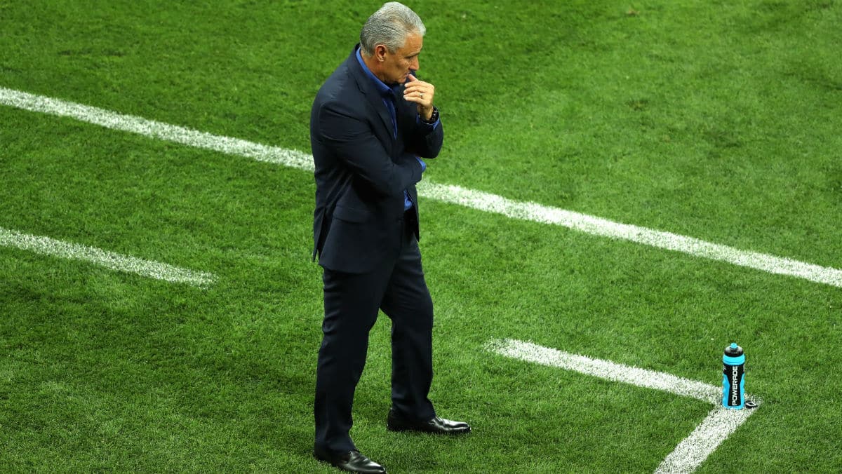 Tite mexeu tr&ecirc;s vezes, mas mudou muito pouco para alterar a sorte do Brasil