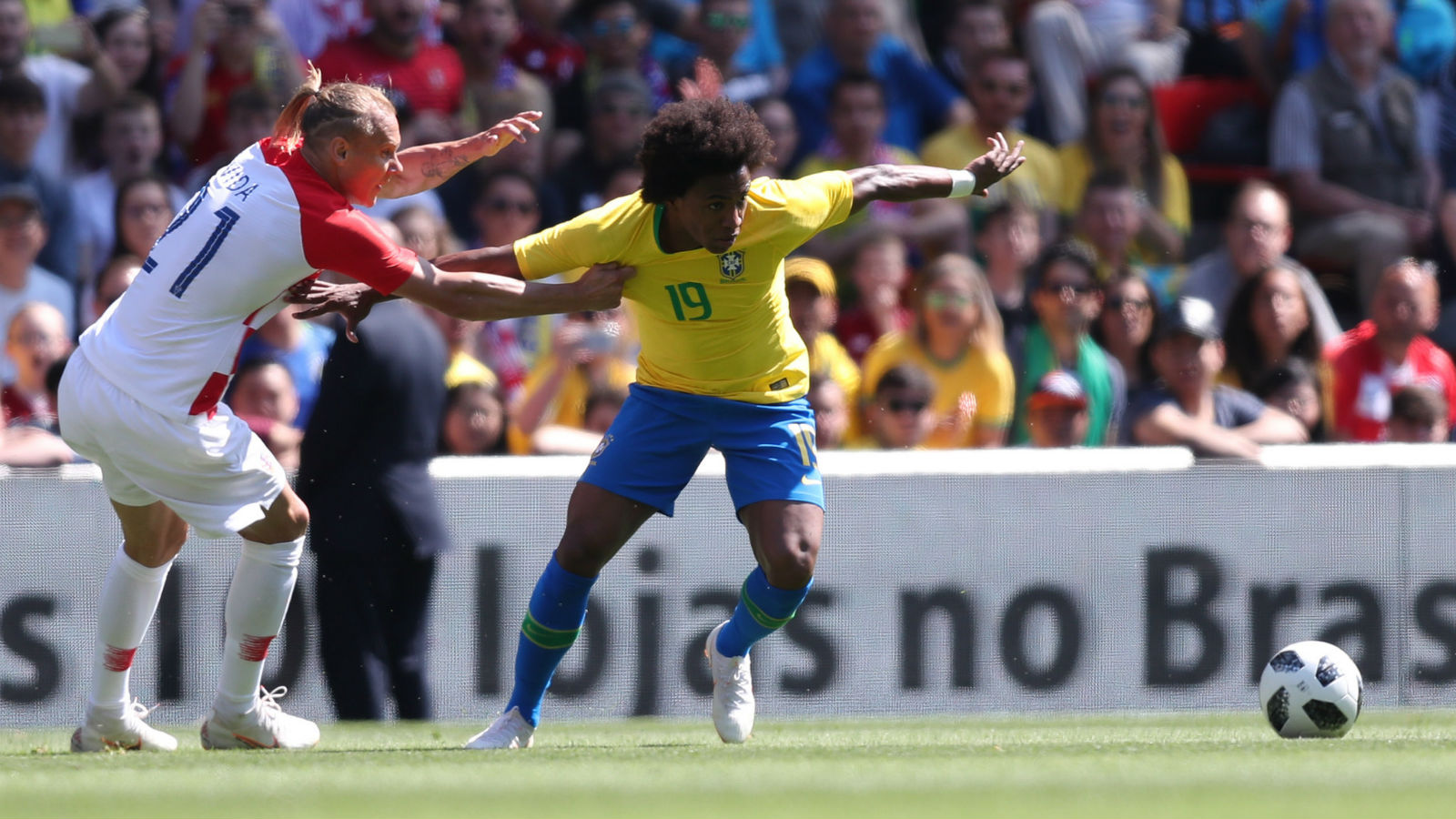 Com a boa atua&ccedil;&atilde;o contra a Cro&aacute;cia, Willian demarcou seu espa&ccedil;o em busca da titularidade