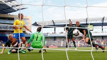 Criando pouco e dependente de individualidades, Brasil perde da Austrália na estreia do Torneio das Nações