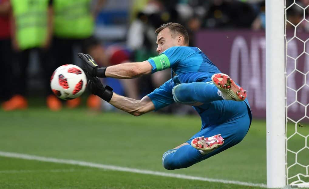 Uma atua&ccedil;&atilde;o redentora e Akinfeev libertou-se, pagando as promessas que n&atilde;o cumprira