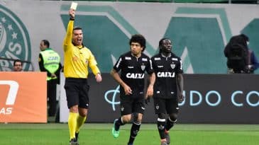 O maior choque depois da Copa não é o nível técnico do futebol brasileiro, é a arbitragem