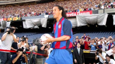 Em 2003, Ronaldinho era apresentado para simbolizar a nova ascens&atilde;o do Barcelona