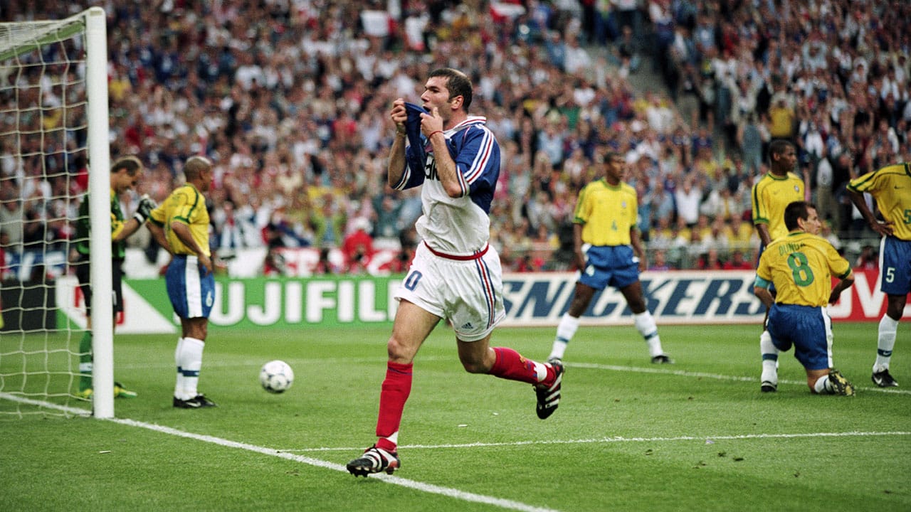 H&aacute; 20 anos, Fran&ccedil;a entrava para os campe&otilde;es mundiais com vit&oacute;ria marcante sobre o Brasil