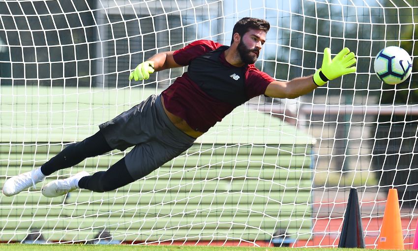 Alisson: &ldquo;J&aacute; me sinto em casa, acho que n&atilde;o terei problemas para me adaptar ao Liverpool&rdquo;
