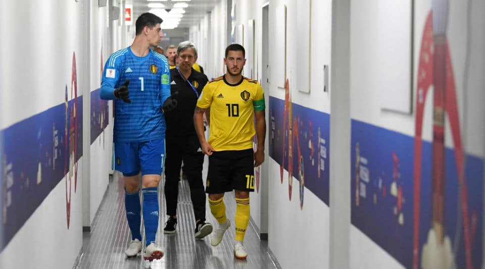 Sarri: &ldquo;Quero manter Hazard e Courtois no Chelsea, pretendo encontr&aacute;-los para conversarmos&rdquo;