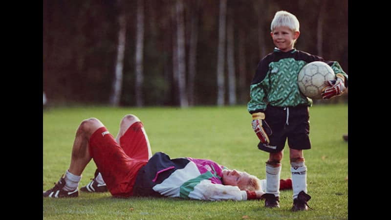 Uma cole&ccedil;&atilde;o de fotos em que o futebol &eacute; pretexto ao amor entre Peter e Kasper Schmeichel