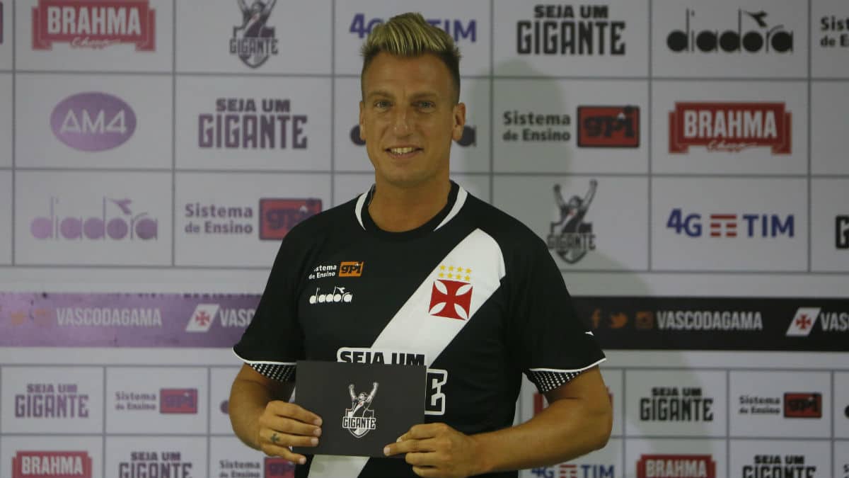 Como os clubes da S&eacute;rie A se mexeram no mercado durante a pausa da Copa do Mundo