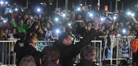 Apesar do erro, Muslera teve seu nome gritado por centenas de torcedores na recep&ccedil;&atilde;o &agrave; Celeste