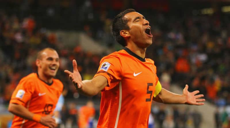 As Copas em 6 de julho: O gola&ccedil;o de Van Bronckhorst valeu outra final &agrave; Holanda