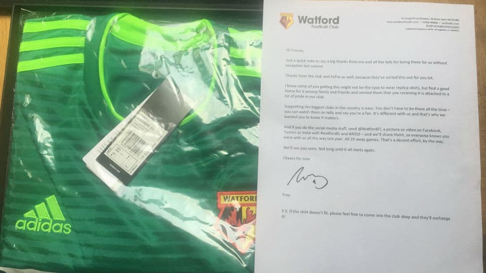 Watford revelou nova camisa reserva enviando a todos que foram aos 19 jogos fora de casa