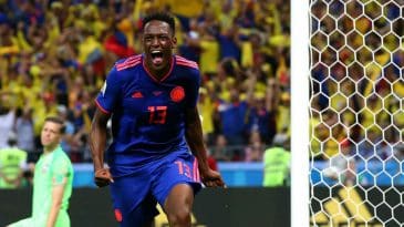 Mina arriscava a vida pegando carona em caminhões no começo da carreira