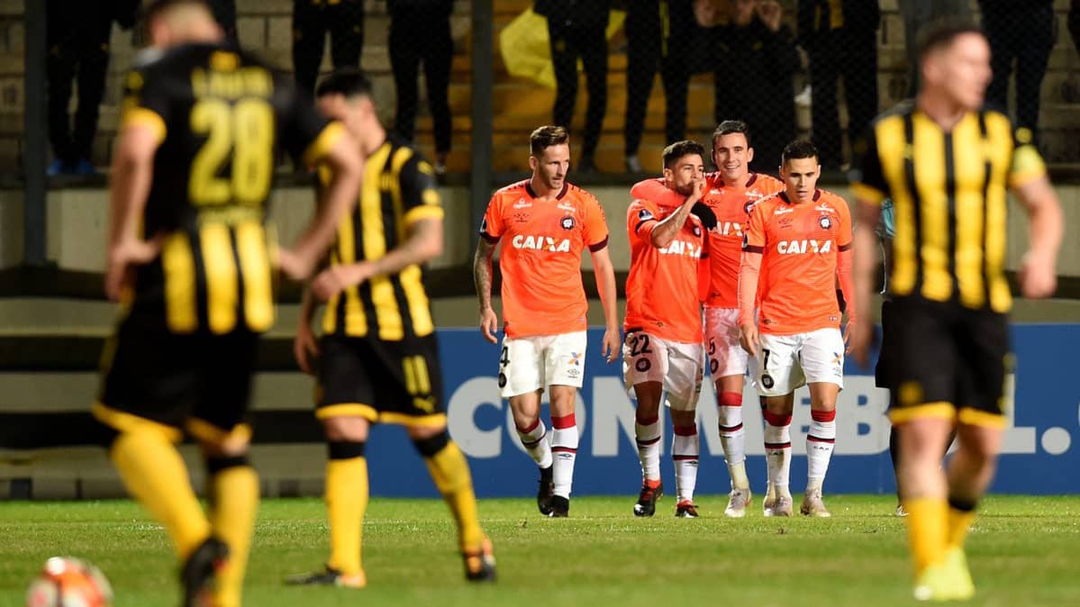 Furac&atilde;o hist&oacute;rico: Atl&eacute;tico Paranaense atropela Pe&ntilde;arol em plena Montevid&eacute;u por 4 a 1