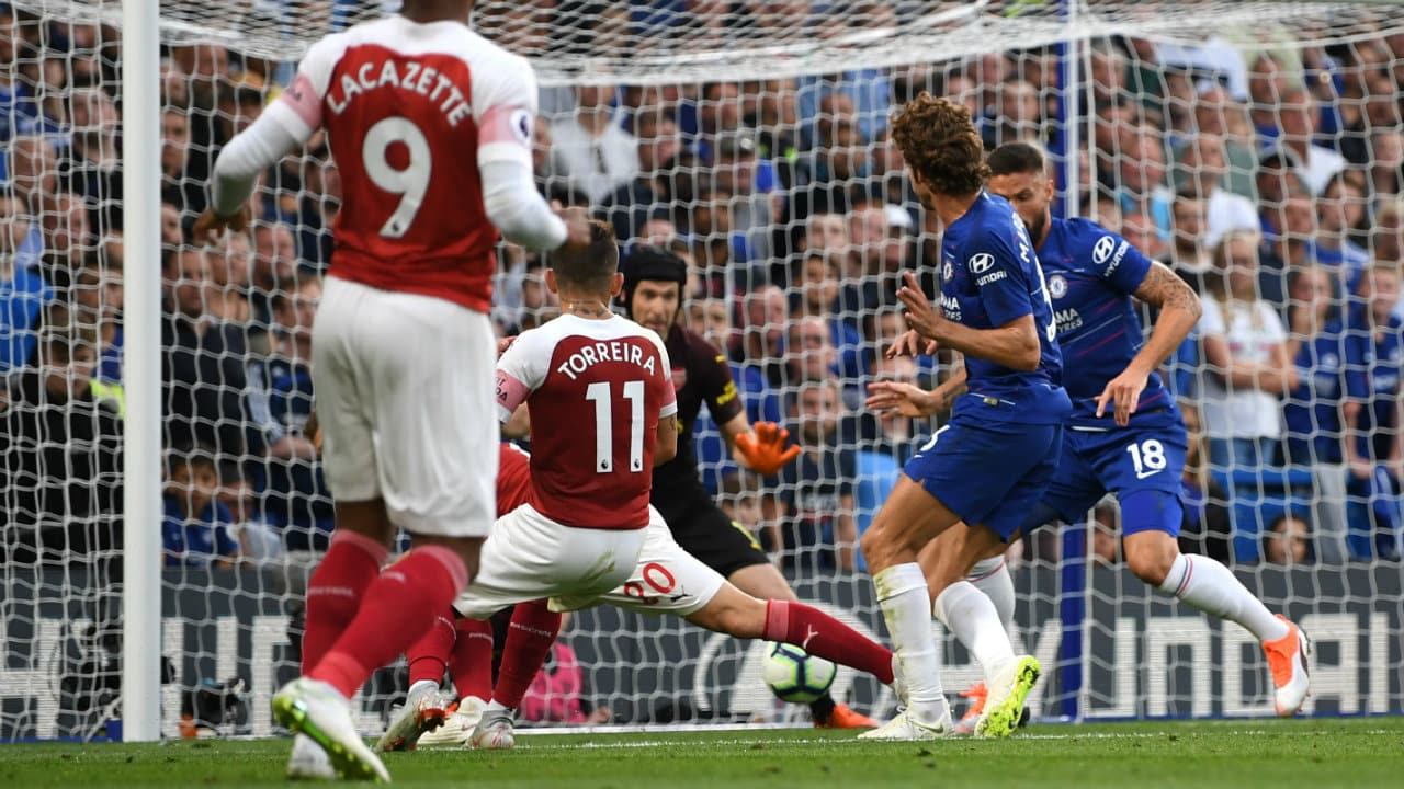 Em jogo de caos defensivo, chances perdidas pelo Arsenal cobraram a conta e Chelsea venceu