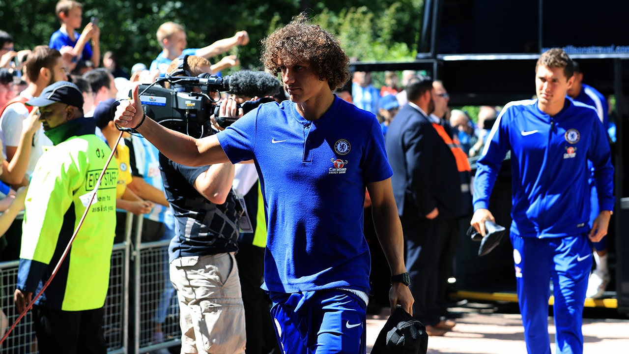 Titular na estreia do Chelsea, David Luiz &eacute; elogiado por Sarri: &ldquo;Tem um grande futuro aqui&rdquo;