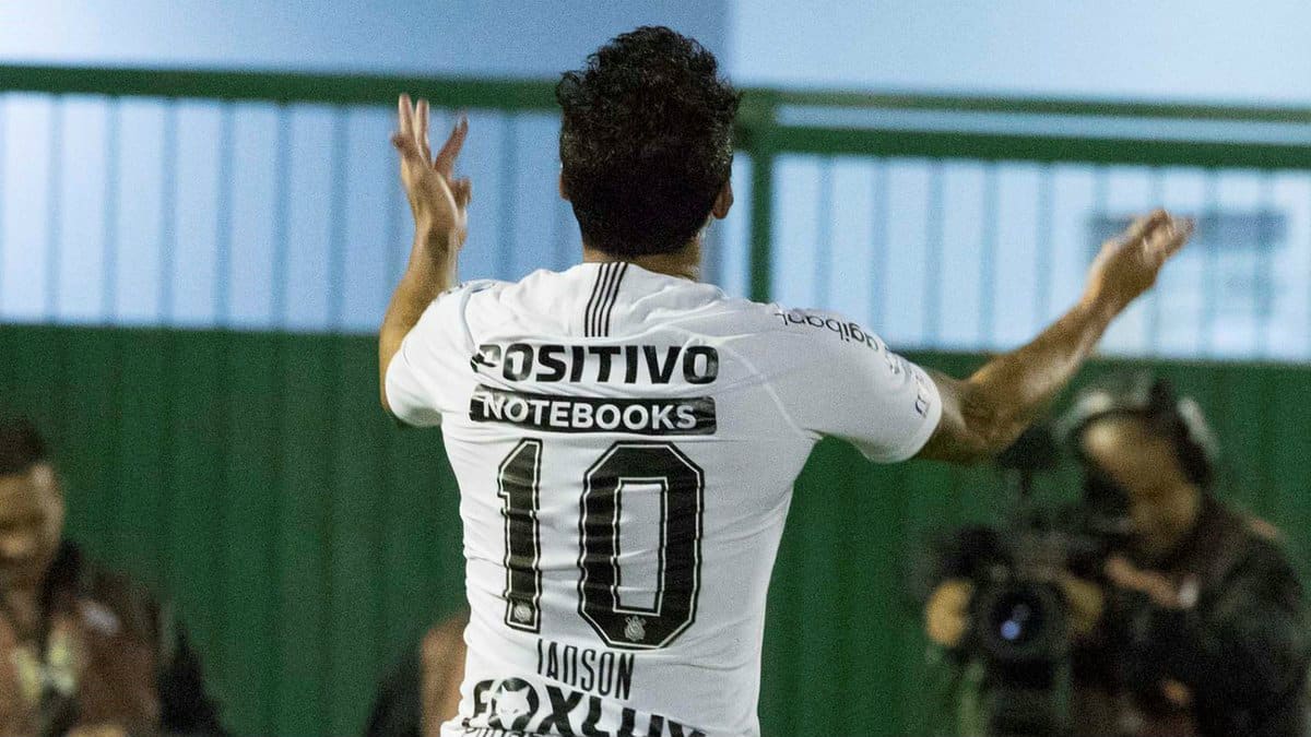 Corinthians cozinhou a Chapecoense at&eacute; arrancar um gol e a classifica&ccedil;&atilde;o &agrave; semifinal
