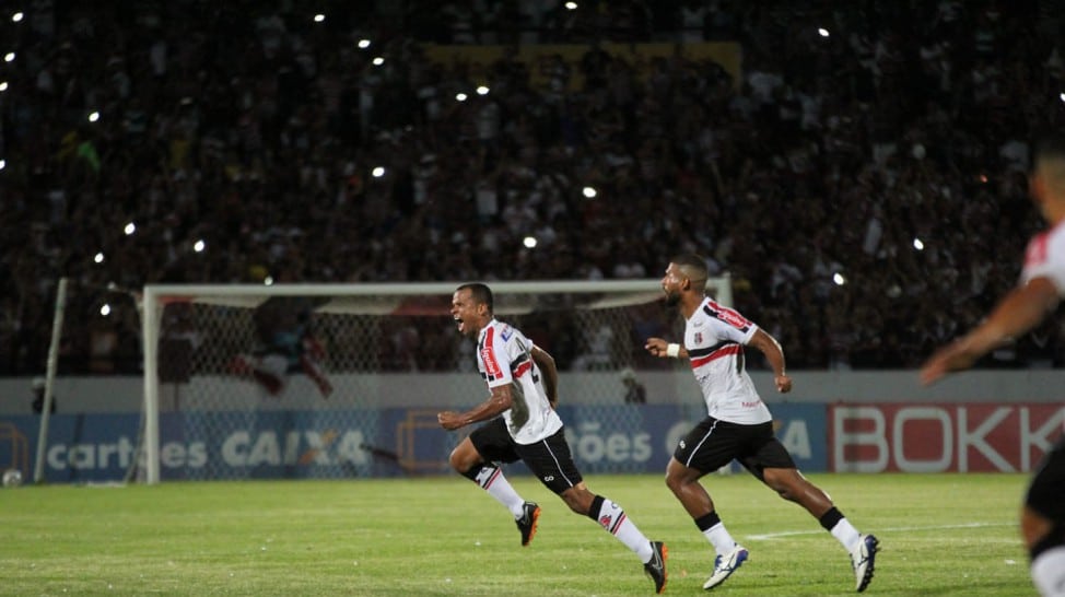 Abra&ccedil;ado por quase 50 mil pessoas, Santa Cruz sai em vantagem contra Oper&aacute;rio-PR na S&eacute;rie C