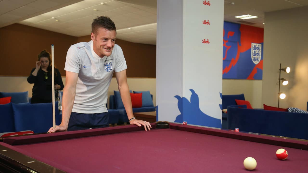 Reserva e aos 31 anos, Vardy deixa sele&ccedil;&atilde;o inglesa, mas mant&eacute;m porta aberta para emerg&ecirc;ncias