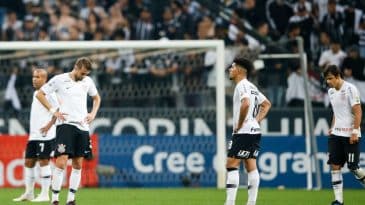 Corinthians lutou e jogou, mas perdeu nas oitavas de final mais uma vez