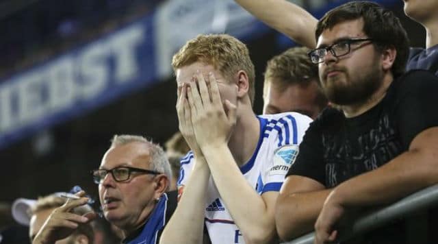 A estreia do Hamburgo na segundona foi traum&aacute;tica: derrota por 3 a 0 em casa para um antigo rival