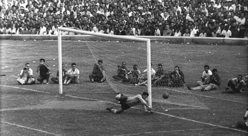 Aclamado pela massa de três grandes, Marcial fez o milagre que espantou 194 mil no Maracanã