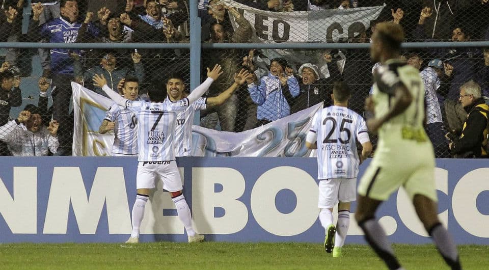Em plena Libertadores, o goleiro do Atl&eacute;tico Nacional cometeu uma pixotada inadmiss&iacute;vel at&eacute; na pelada