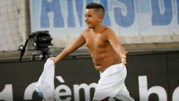 No Vélodrome, um garoto fez a homenagem mais bela nos 10 anos da morte de seu pai