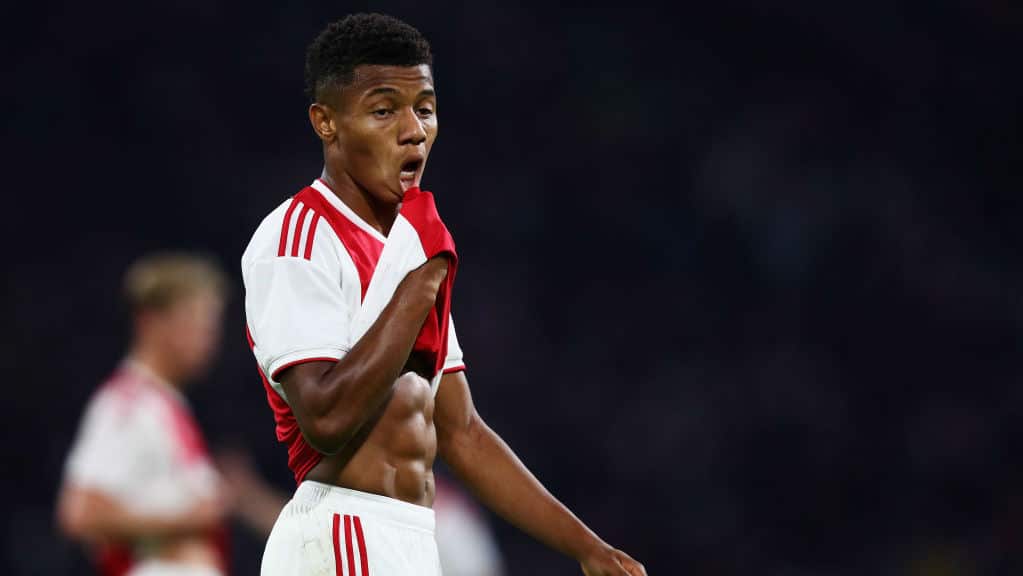 Neres est&aacute; com a cabe&ccedil;a tranquila sobre Sele&ccedil;&atilde;o: &ldquo;Ainda sou jovem&rdquo;