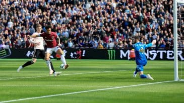 Sob gritos de olé, West Ham domina o United e aumenta ainda mais a pressão sobre Mourinho