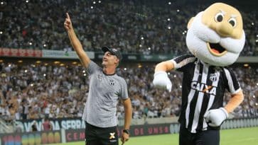 O Ceará desatou uma comemoração endoidecida no Castelão, fora do Z-4 pela primeira vez desde abril