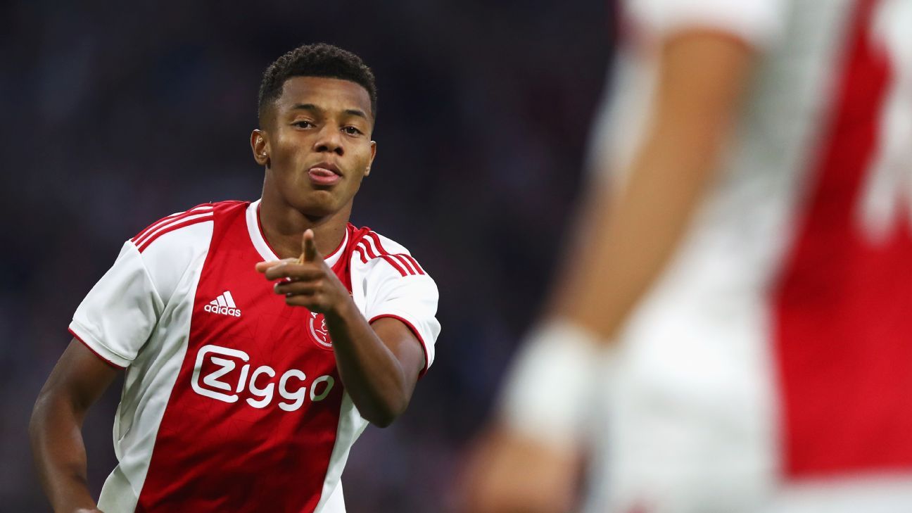 David Neres: &ldquo;Quando o Ajax surgiu, pensei em Rom&aacute;rio e Ronaldo, confiei que seria o come&ccedil;o ideal na Europa&rdquo;