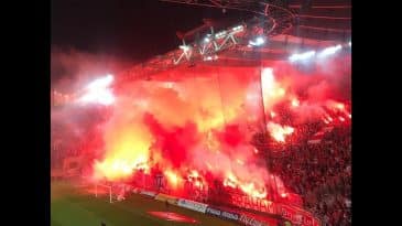 A torcida do Olympiacos fez as arquibancadas parecerem em chamas antes do duelo com o PAOK