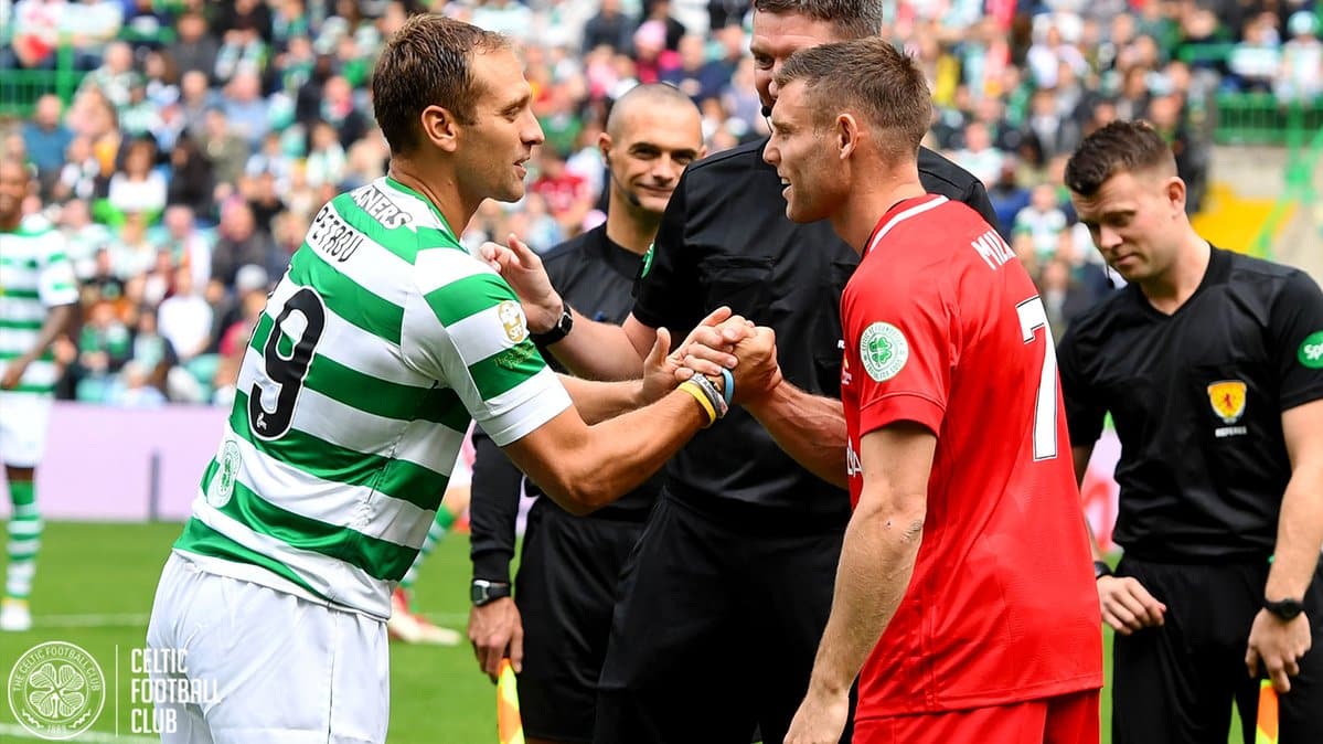 O Celtic Park se encheu para aplaudir Petrov e ajudar seu empenho no combate ao c&acirc;ncer