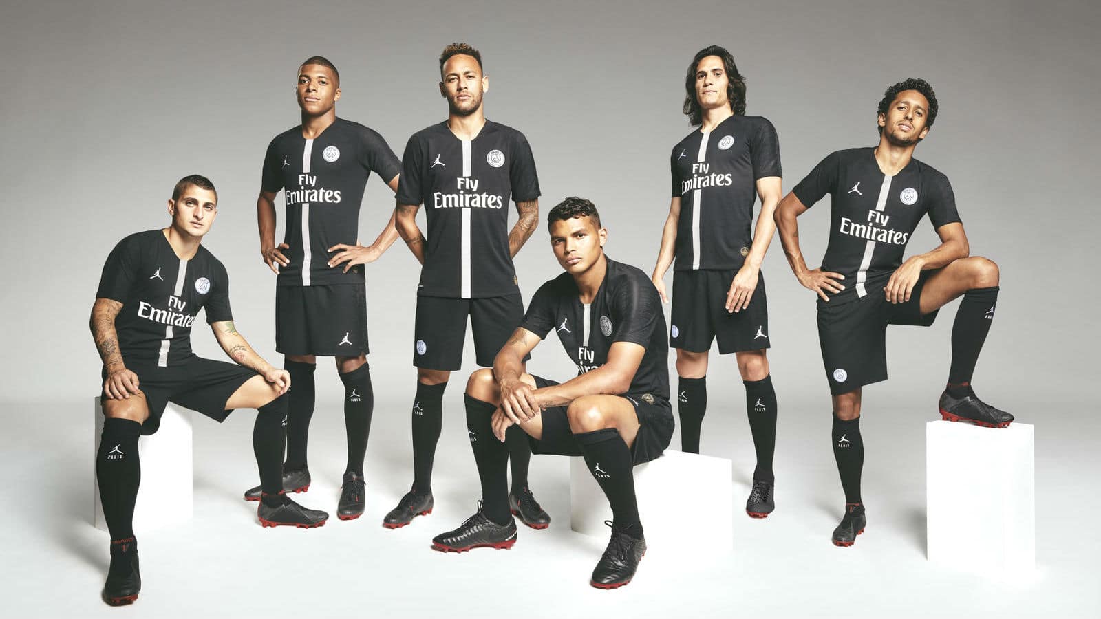 PSG lan&ccedil;a uniformes alternativos para a Champions, com logo da Jordan