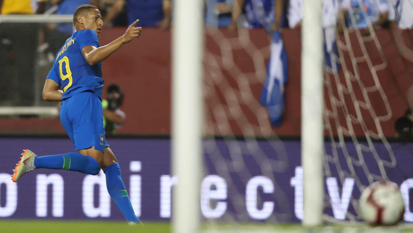 Do pouco que d&aacute; para tirar de um amistoso fraco, Richarlison fez o que deveria fazer