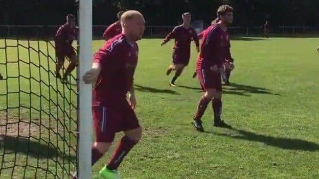 Scholes deixou a aposentadoria para ajudar o time do filho na 11&ordf; divis&atilde;o inglesa