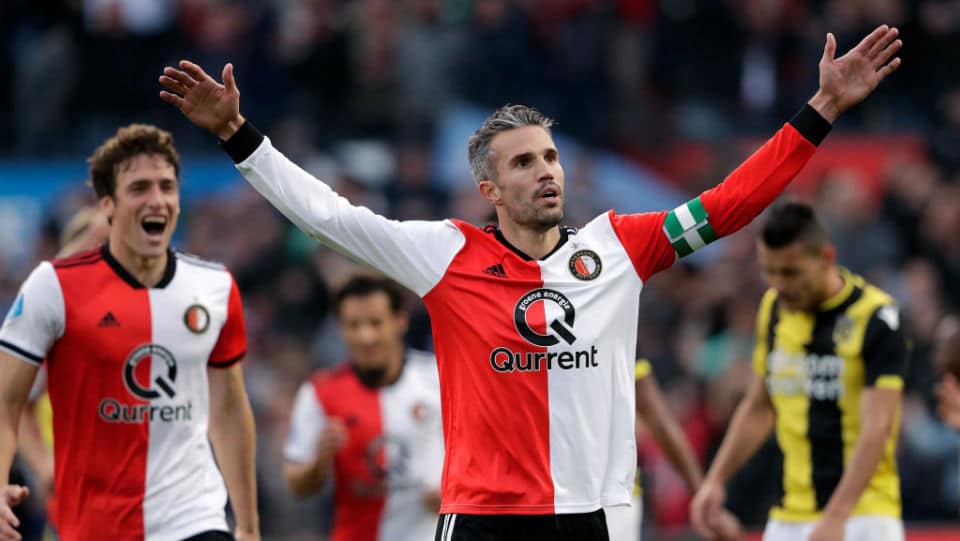 Van Persie garantiu a virada do Feyenoord com um gol de falta aos 42 do segundo tempo