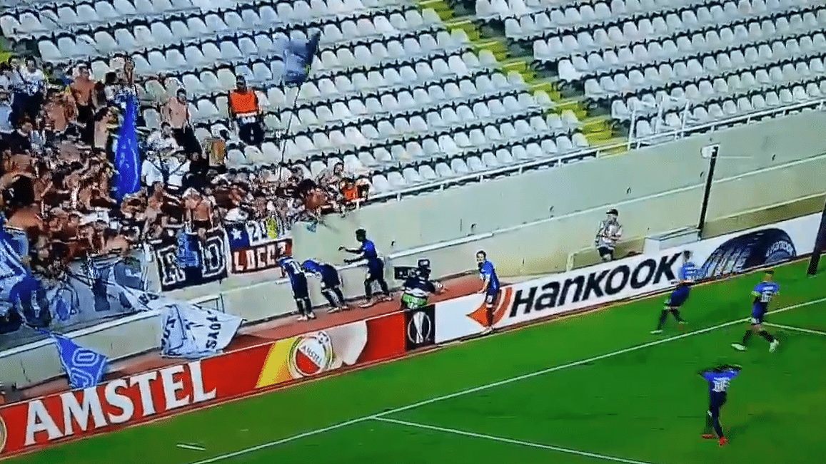Jogador do Zurique pulou muro para comemorar gol &ndash; e esqueceu que &agrave; frente havia um fosso