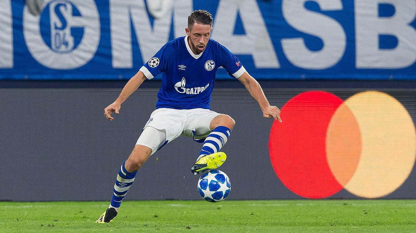 Em busca de atacante, L&ouml;w convoca Mark Uth, do Schalke para sele&ccedil;&atilde;o da Alemanha