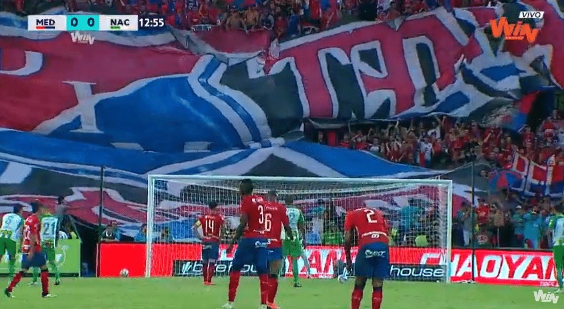 No cl&aacute;ssico de Medell&iacute;n, at&eacute; um p&ecirc;nalti ficou mais bonito com a festa da torcida do DIM