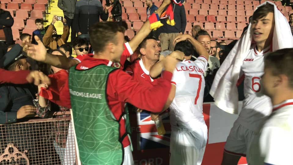 A sele&ccedil;&atilde;o de Gibraltar comemorou muito a primeira vit&oacute;ria oficial de sua hist&oacute;ria