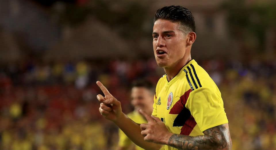 Dif&iacute;cil encontrar algu&eacute;m com tanta categoria para bater na gaveta quanto James neste gola&ccedil;o